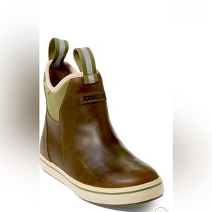 Xtratuf women’s leather ankle boot olive 7.5 New in box. Clean, non smoking home